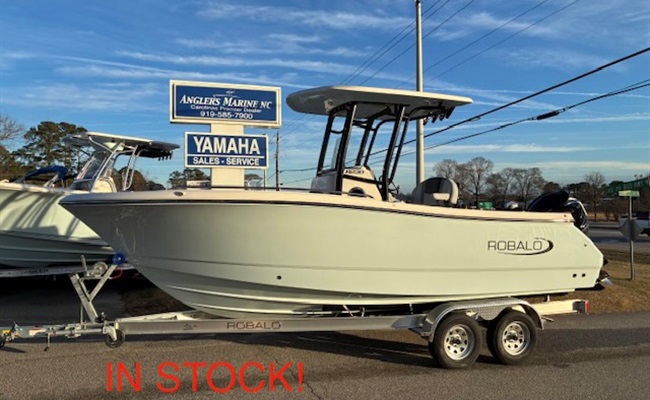 2026 Robalo R230 Ice Blue 